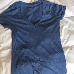 Blue v-neck basic tee